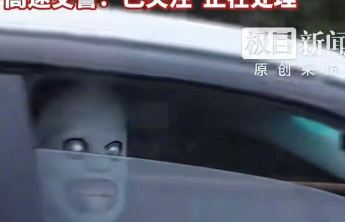 高速上戴恐怖面具吓唬人，不只是个恶作剧