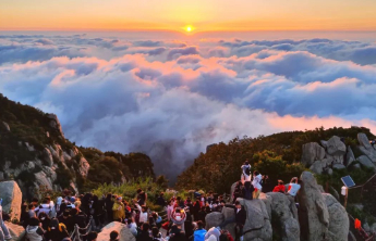 泰山观日出：22点前进山最优，午夜专线可选，凌晨4:30部分路段单向管控