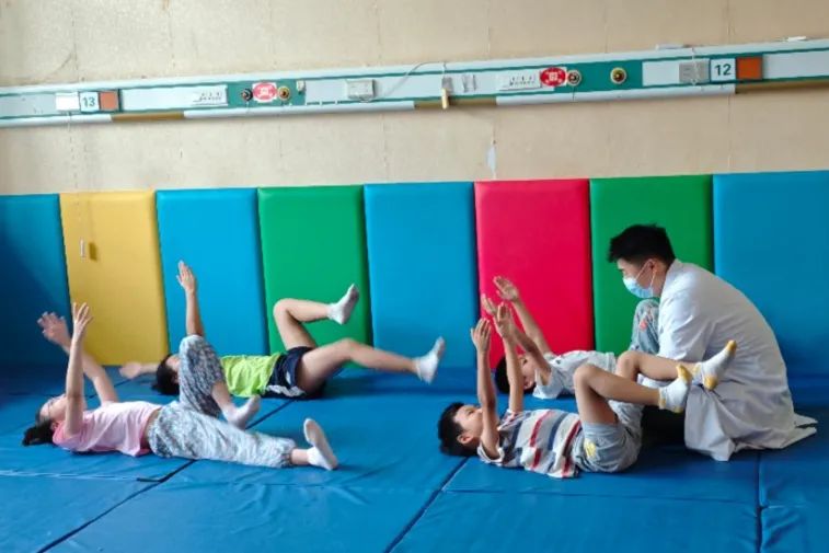 守护脊梁 助力成长 | 宁阳县第一人民医院暑假脊柱侧弯训练营圆满结营