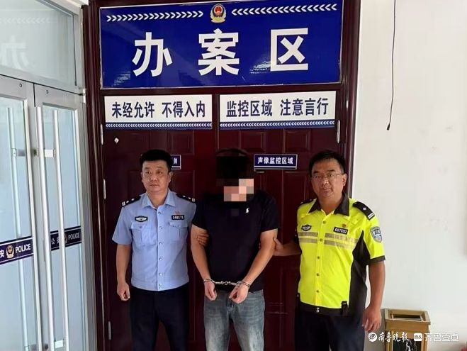男子无证驾驶被抓，民警一查还是在逃人员