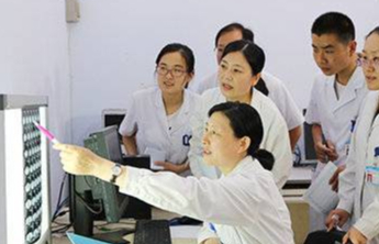 临沂市肿瘤医院妇瘤科为一名260斤患者完成卵巢肿瘤剥除手术