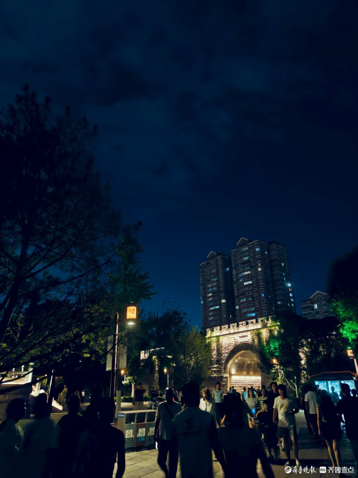 明湖夜色