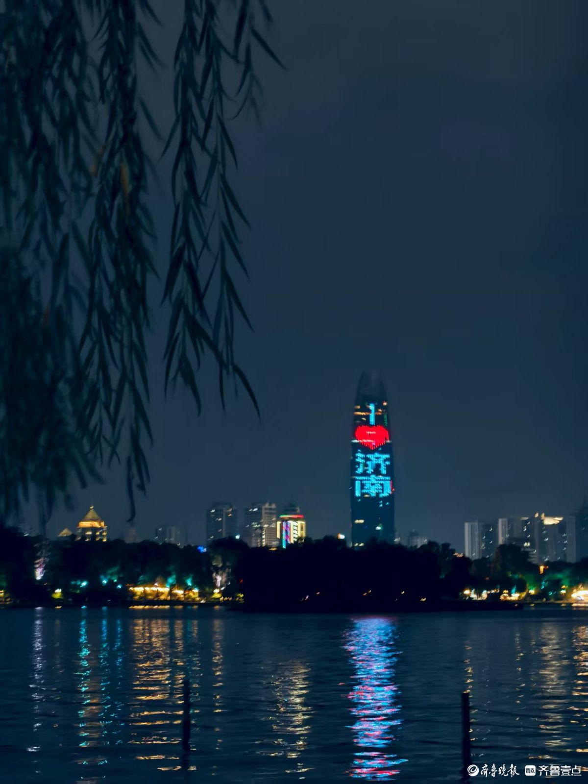 明湖夜色