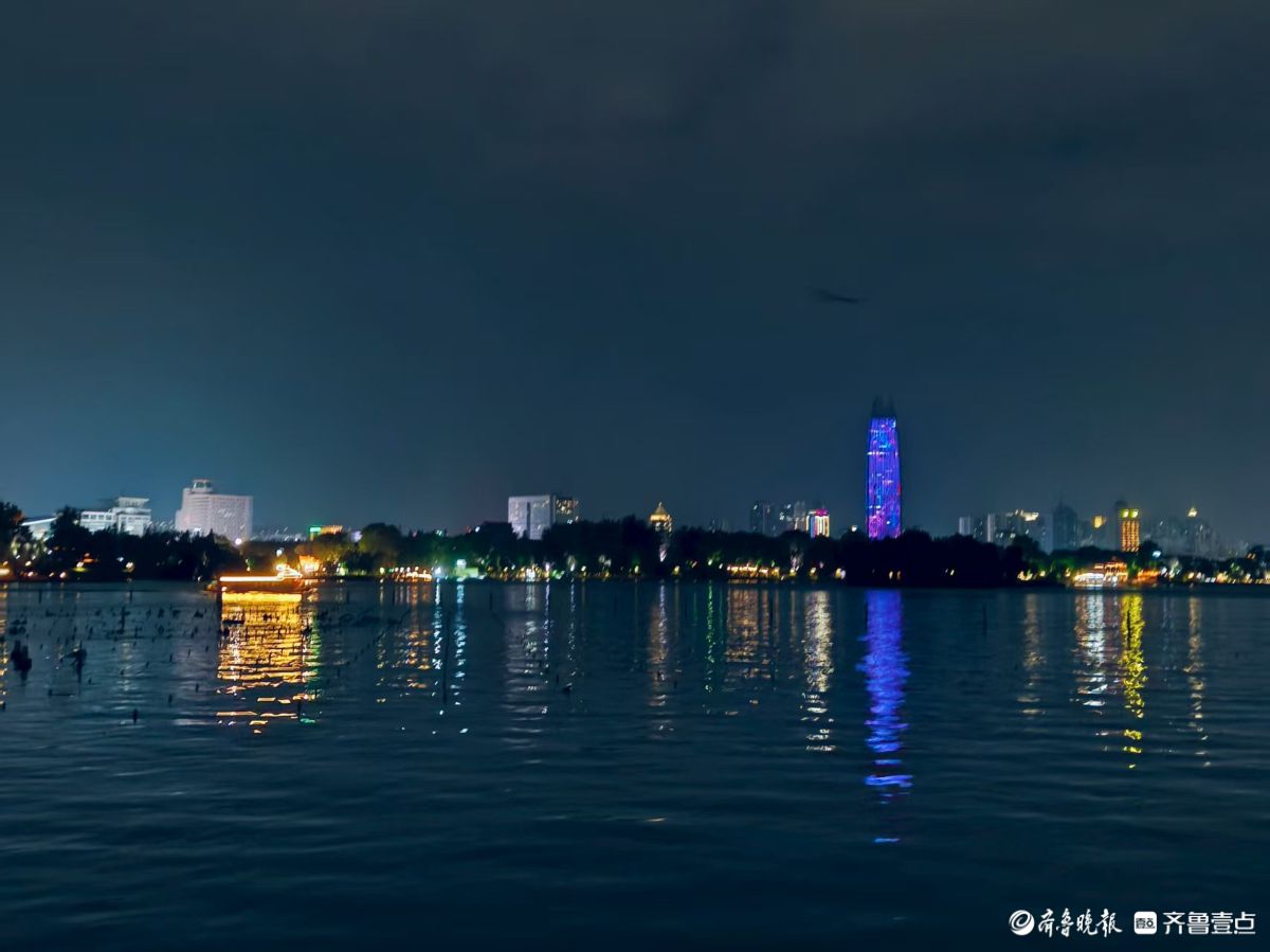 明湖夜色