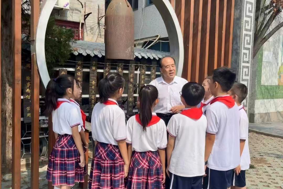 廿年·廿人丨孔令绍：春风化雨四十余载，播撒“好家风”万千籽