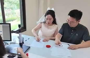 各地迎来结婚登记小高峰，倡导婚俗新风