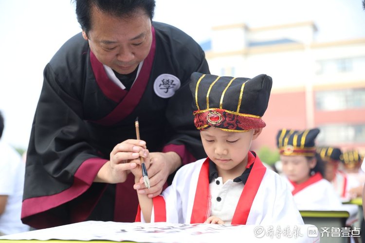 山东枣庄:入学“开蒙礼” 启智润童心