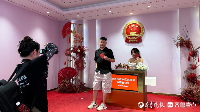 果然视频｜济南新人OOTD来啦，每一对都是“甜蜜暴击”