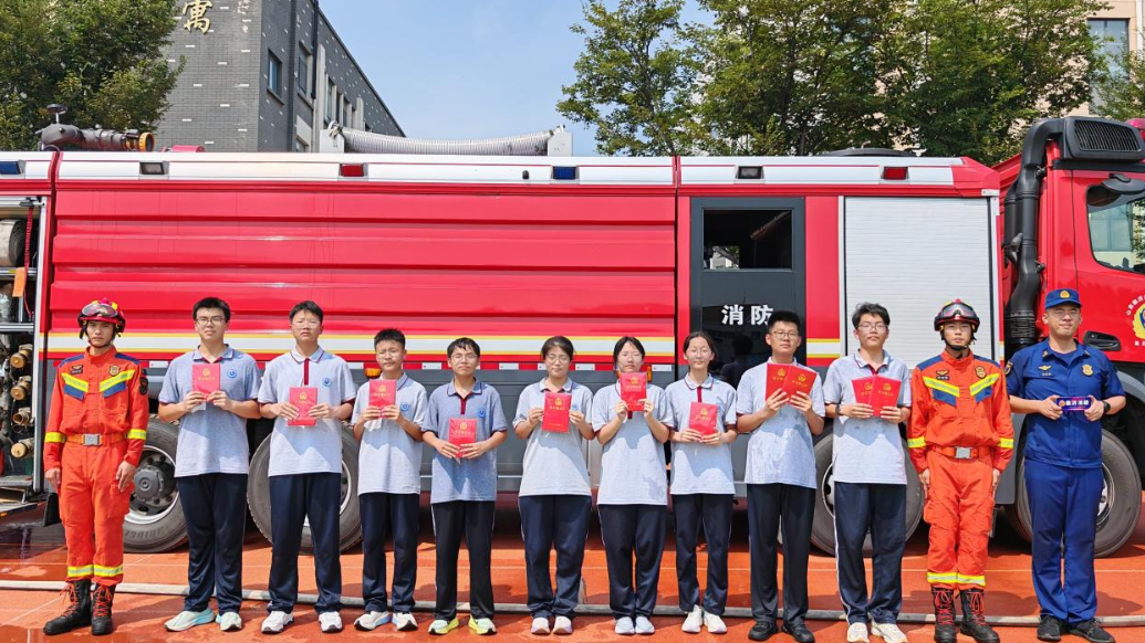  果然视频|临沂滨河高级中学“沉浸式”消防课堂点燃新生军训场