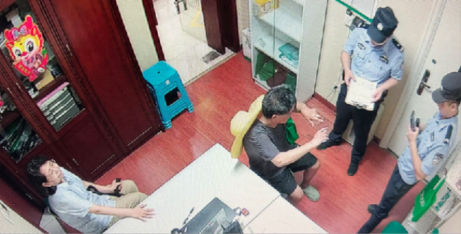 银行员工敏锐拦截诈骗，民警到场揭穿“女友”骗局