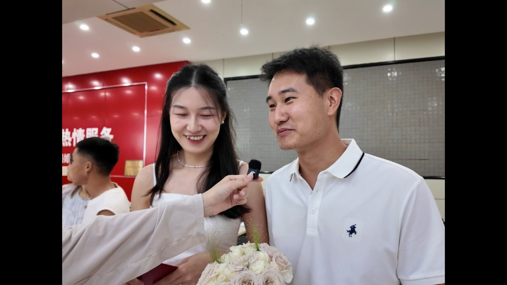 果然视频丨七夕节新人扎堆领证！一起来感受这份甜蜜