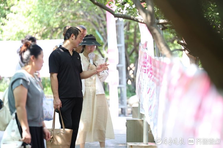 图集|七夕“遇上”千人联谊会,定格烟台山上的“甜蜜”瞬间