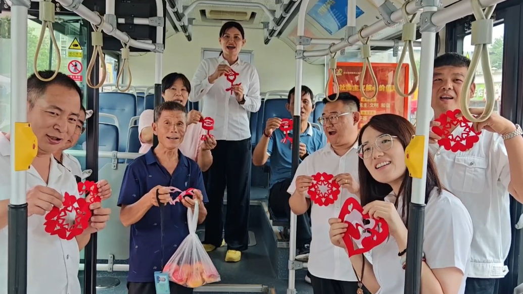 果然视频|暖心剪纸迎七夕，济南公交善亮志愿服务队在行动
