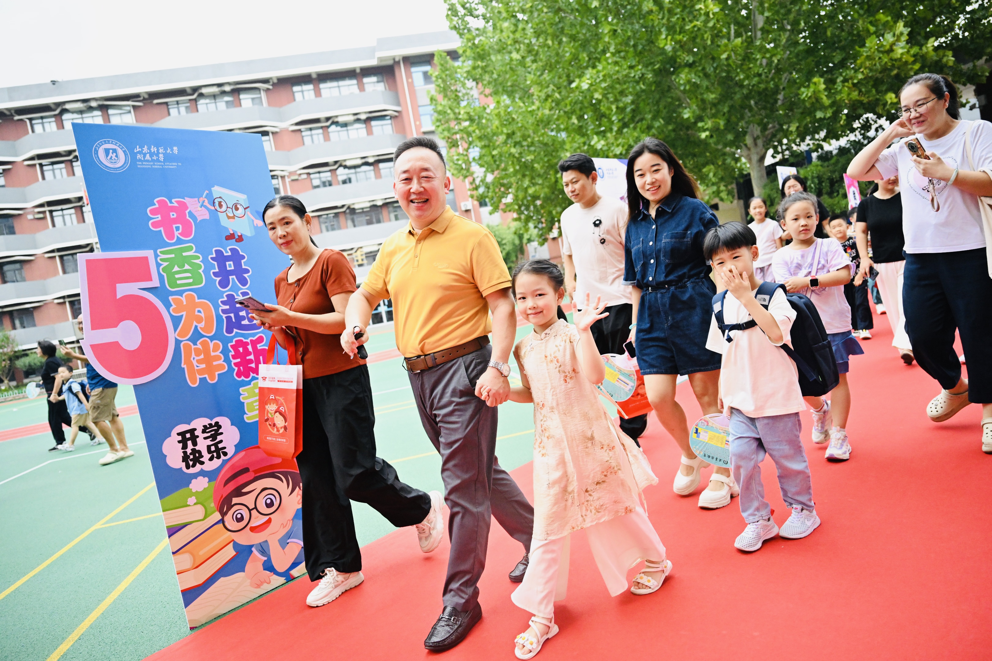 山东师大附小迎来2025级新生 暖心报到开启成长新篇