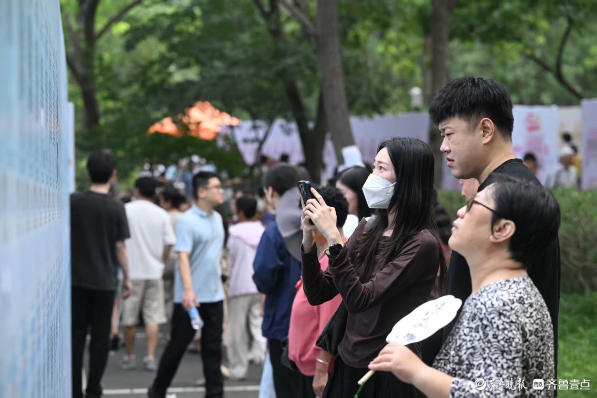 快来吧！七夕千佛山相亲会火热进行中，大批帅哥美女在现场等你