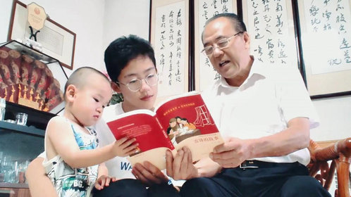 果然视频丨孔令绍:春风化雨四十余载,播撒“好家风”万千籽