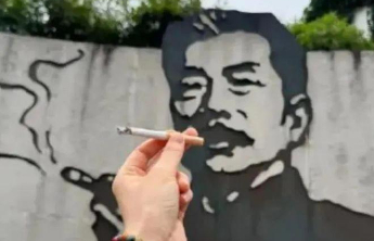借控烟之名推广非法商品，投诉“鲁迅夹烟”墙画当事人被封号