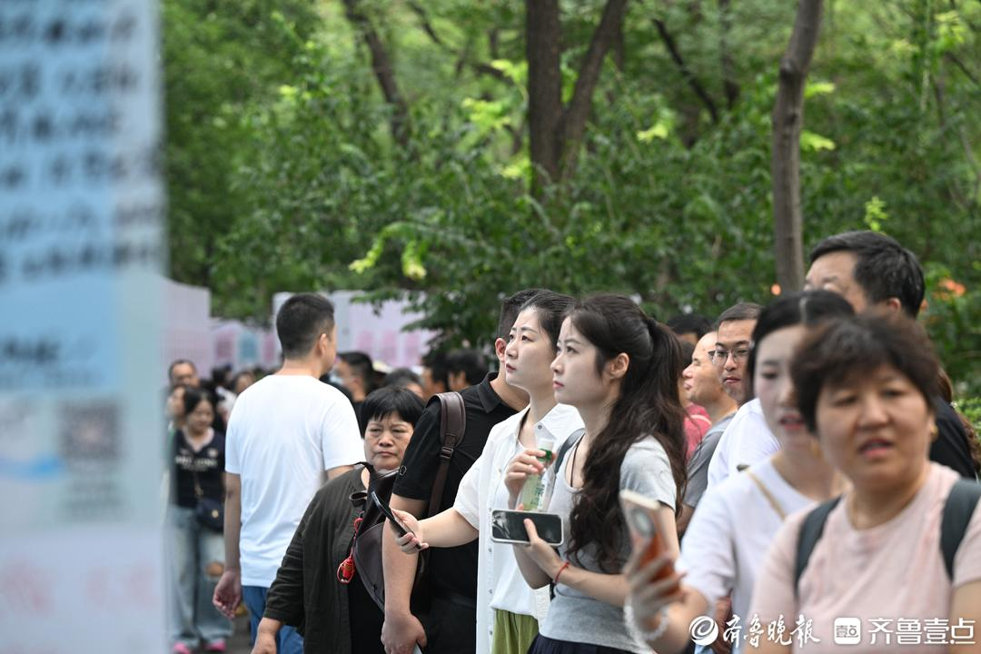 更多“00后”开始主动相亲！千佛山相亲会男嘉宾比例超过女嘉宾
