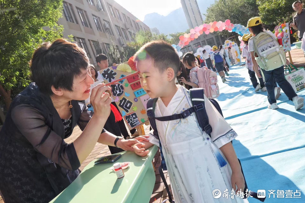 新学期新气象！望岳路小学“哪吒”迎新，朱砂启智