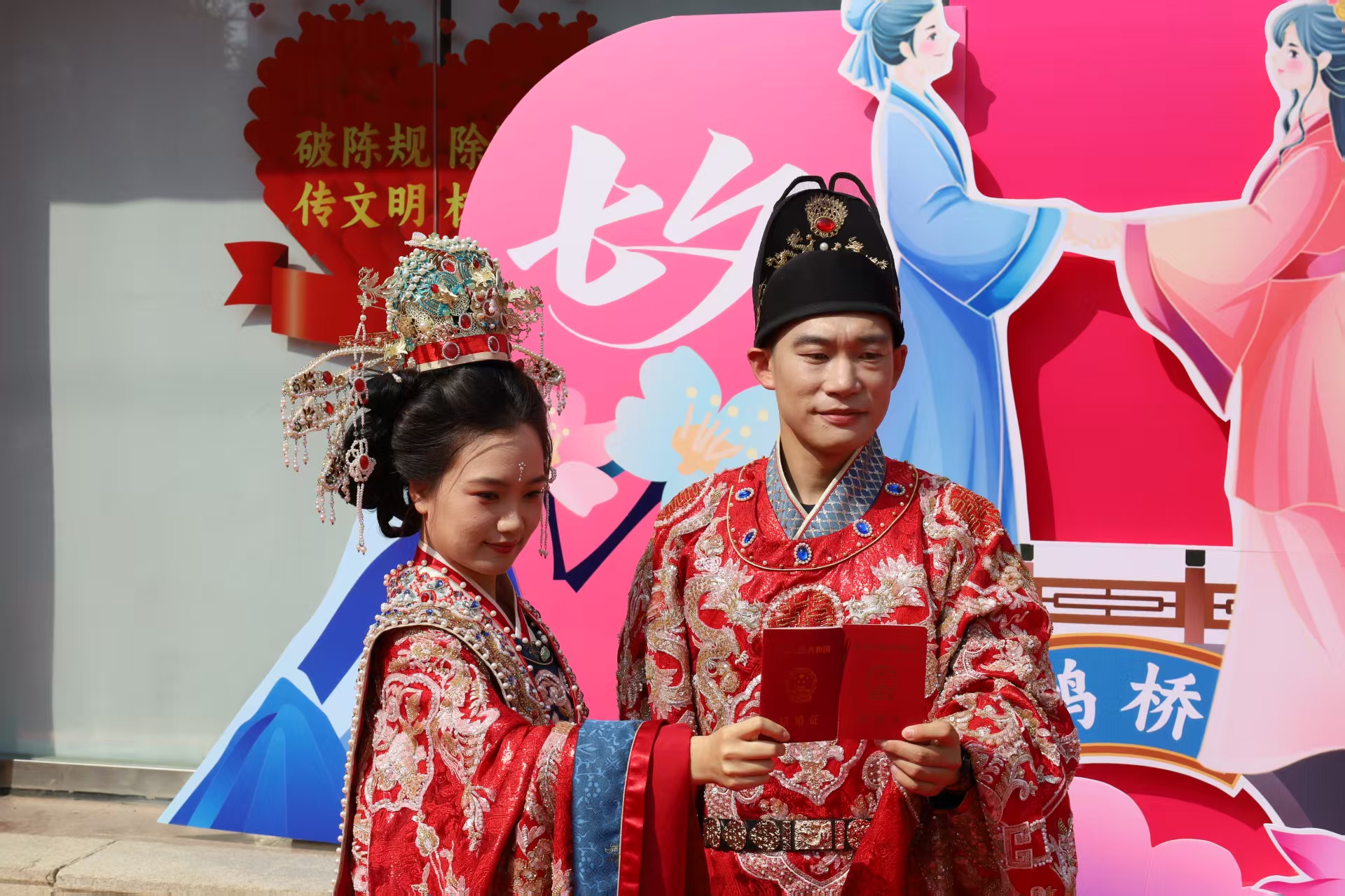 新中式婚典邂逅甜蜜市集，传统文化焕发消费新活力