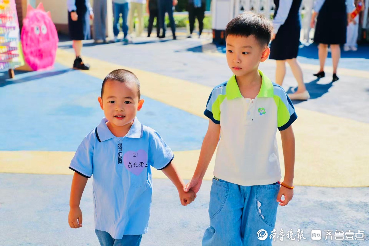 拆盲盒做游戏，济南市市中区育秀幼儿园开学首日惊喜重重