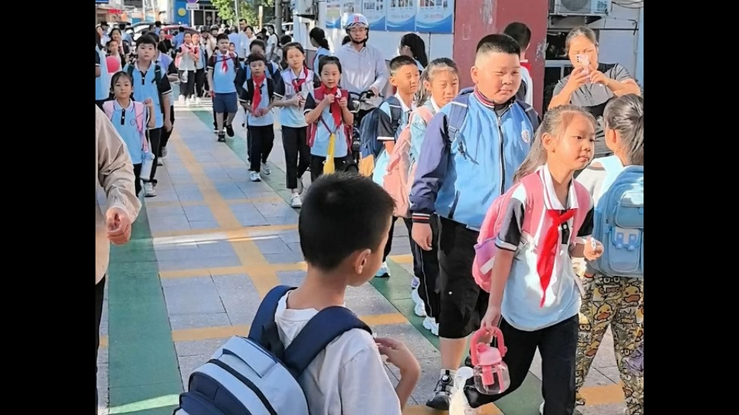 果然视频丨实拍泰安御碑楼小学开学首日