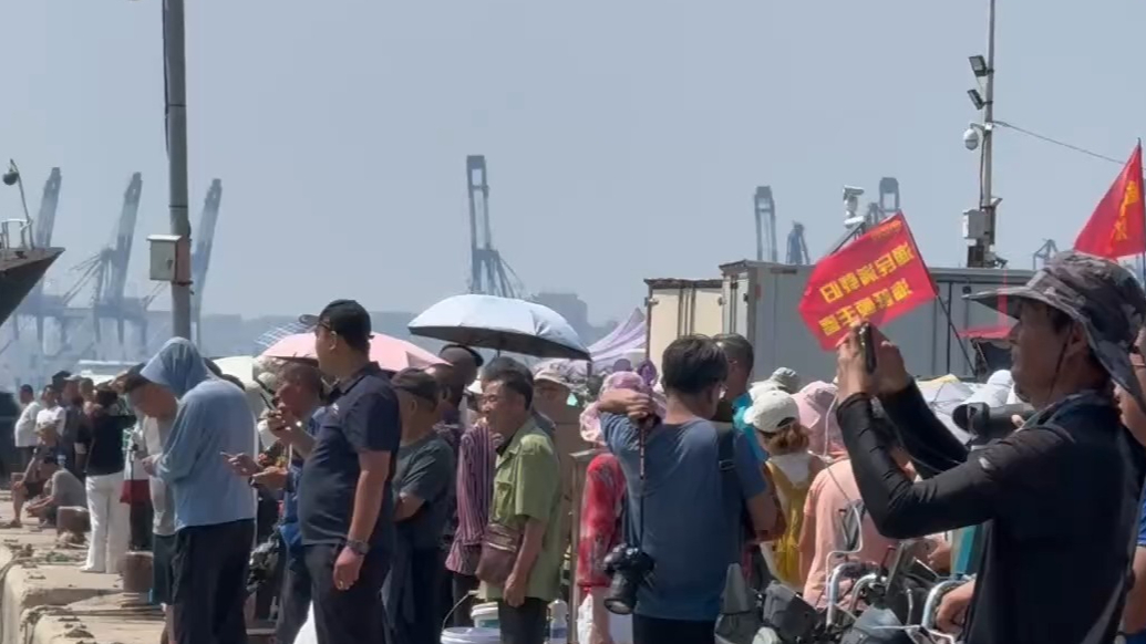 果然视频｜码头、市场挤满了人！烟台开海，渔市热闹得堪比过年