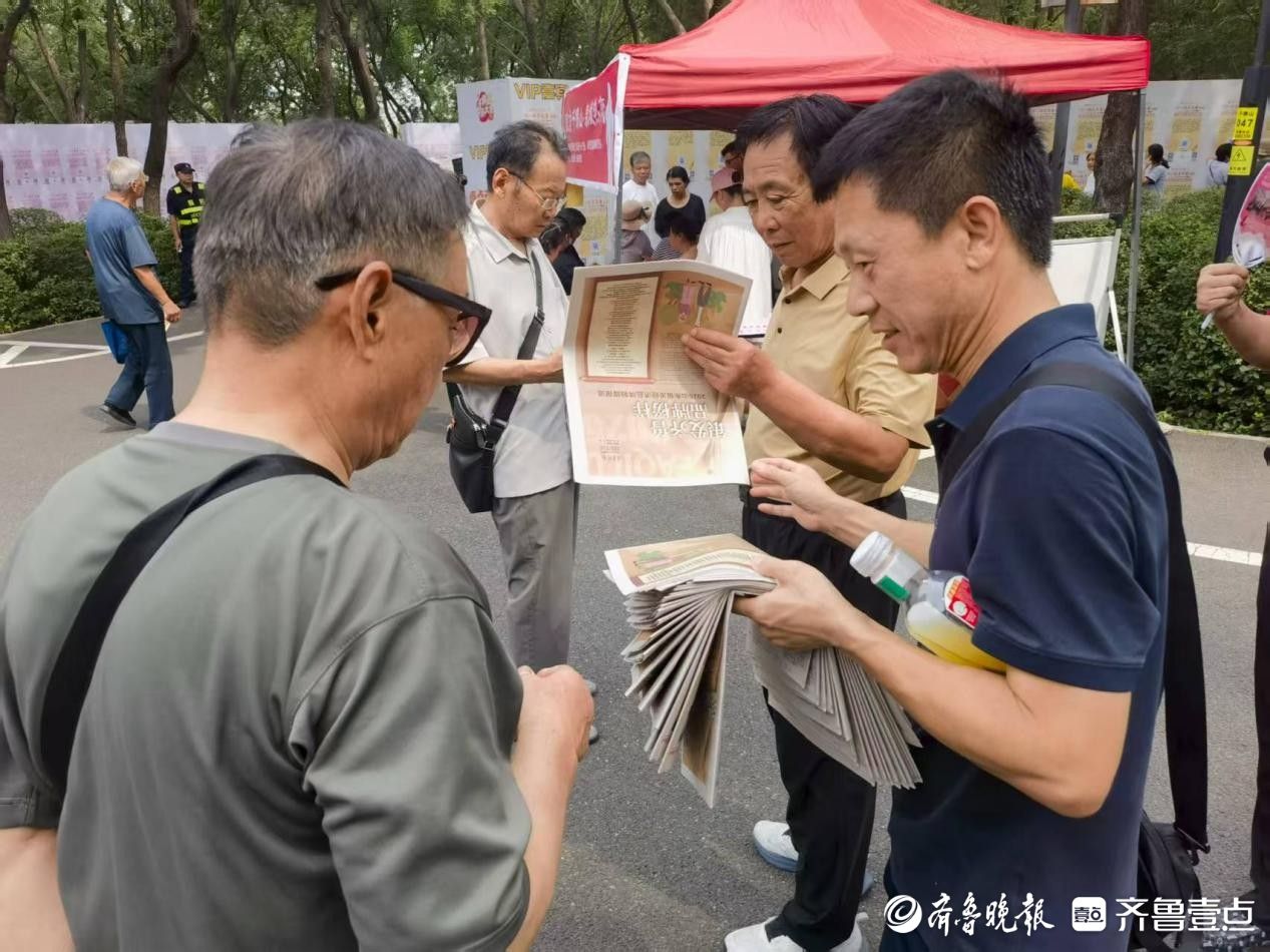 意外之喜暖心坎，千佛山相亲会现场喜提“银发生活指南”