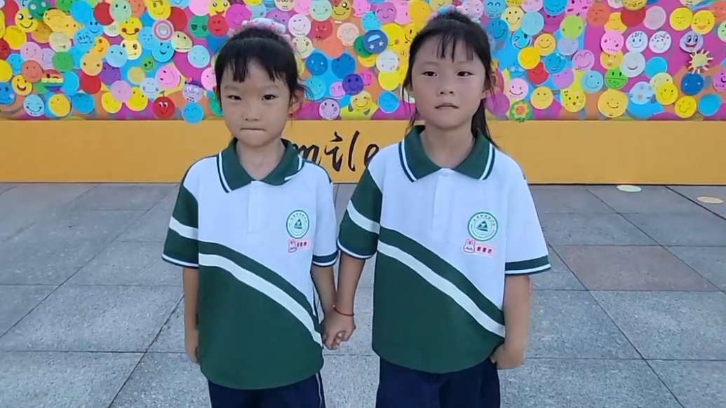 双胞胎新生第一天开学，给老师的第一道难题：谁是姐姐谁是妹妹？