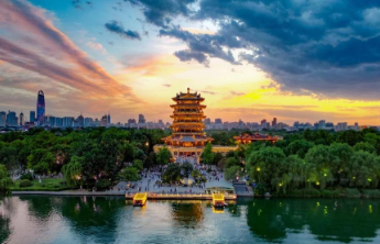从“泉文化”到“夜经济”，济南暑期文旅多点开花激活消费市场