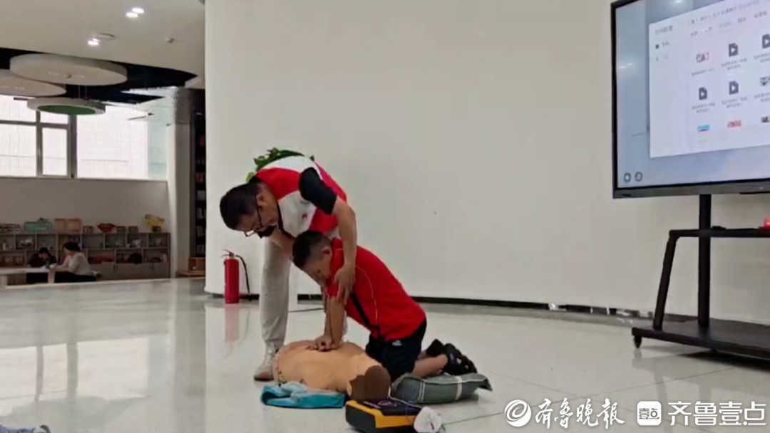 共筑安全防线，济南公交善亮志愿服务队开展消防安全讲座