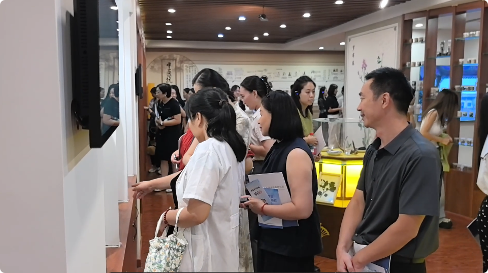 东营市市场监管局组织举办药品检验实验室开放日活动