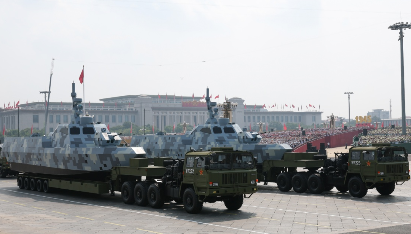 海上无人作战方队：受阅的新型无人潜航器、无人艇、无人布雷系统，是海上作战的“奇兵利器”
