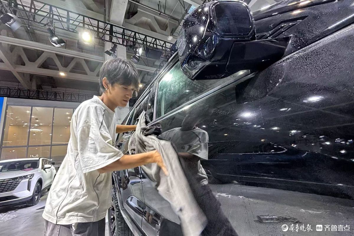 齐鲁秋季车展布展忙，明日开幕蓄势待发