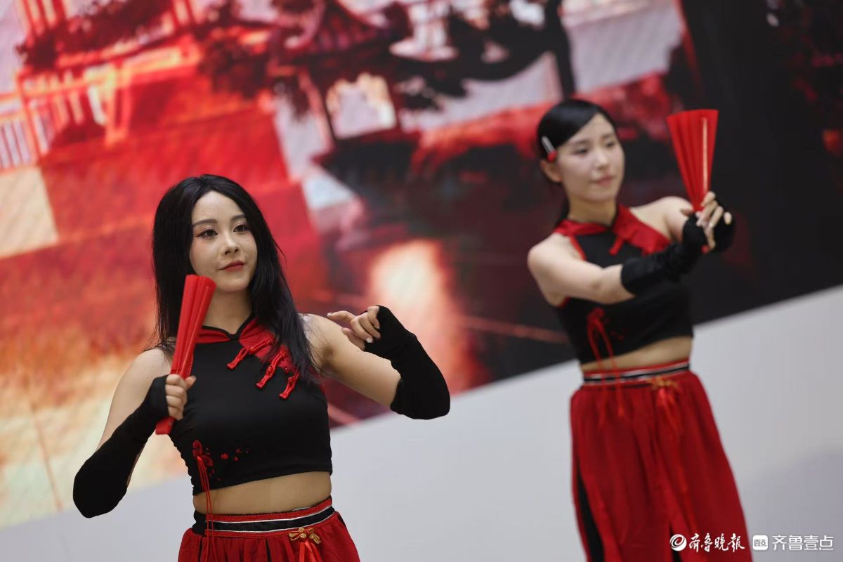 齐鲁秋季车展：幕后紧张排练，只为明日惊艳亮相