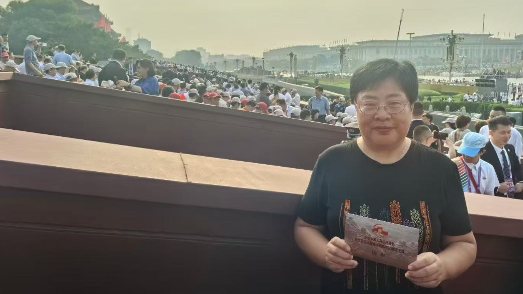 果然视频｜张宝艳现场见证阅兵：祖国强大给寻亲之路更多力量