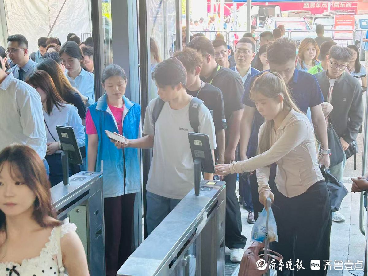 齐鲁秋季车展即将开幕，参展商及观众云集展馆