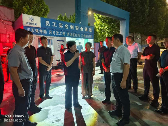 菏泽市副市长冯艳丽带队夜查大气污染防治工作