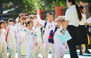 名字变化中，有时代的微光与涛声