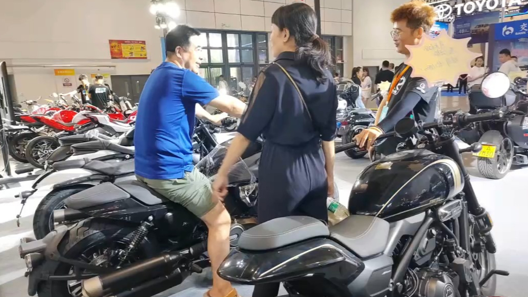 情报员拍客团|速看！齐鲁秋季车展炫酷机车登场，燃爆速度与激情