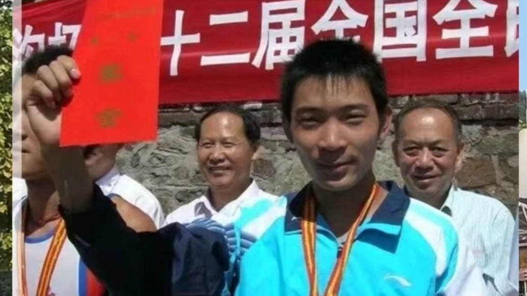 果然视频｜35岁老将李子成第18次参加泰山登山比赛，07年创下纪录至今无人打破
