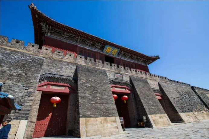  跑友福利！泰安市博物馆（岱庙）助力恒地·2025泰安马拉松 邀您免费畅览历史华章