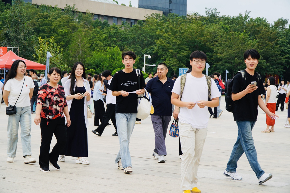 壹点图集｜淄博职业技术大学迎来2025级新生报道