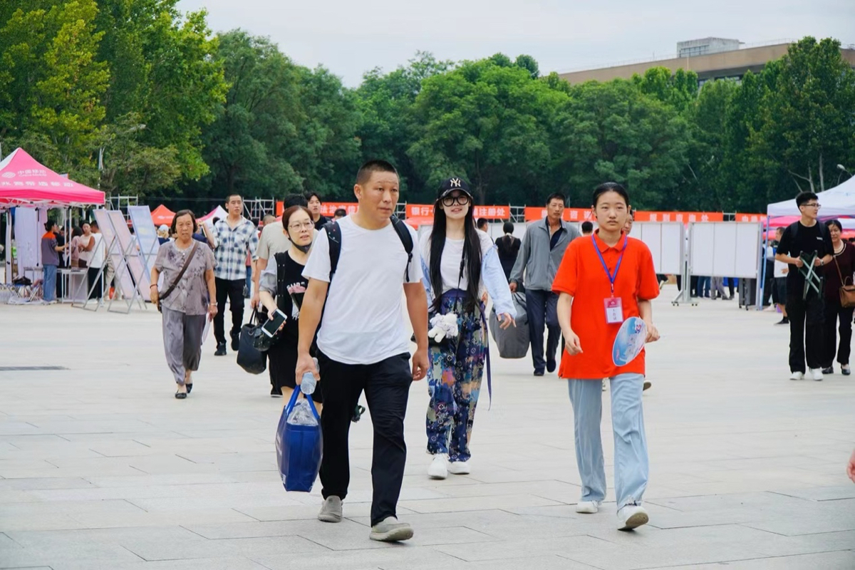 壹点图集｜淄博职业技术大学迎来2025级新生报道