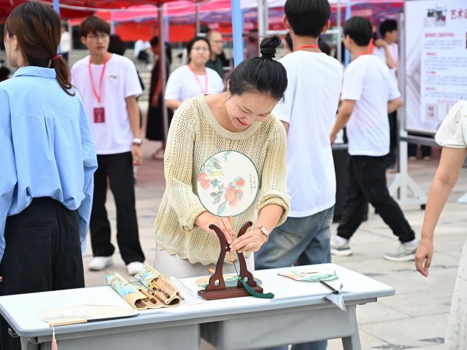 壹点图集｜淄博职业技术大学迎来2025级新生报道