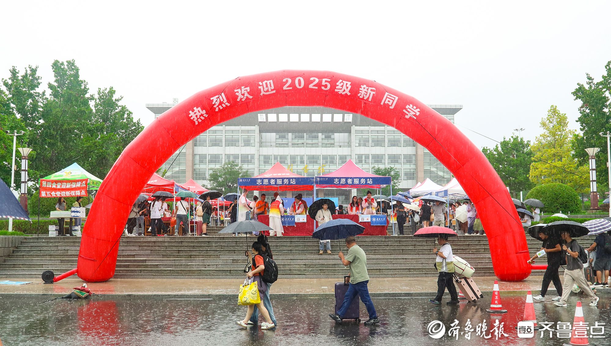 鲁东大学7000余名2025级新生开学报到