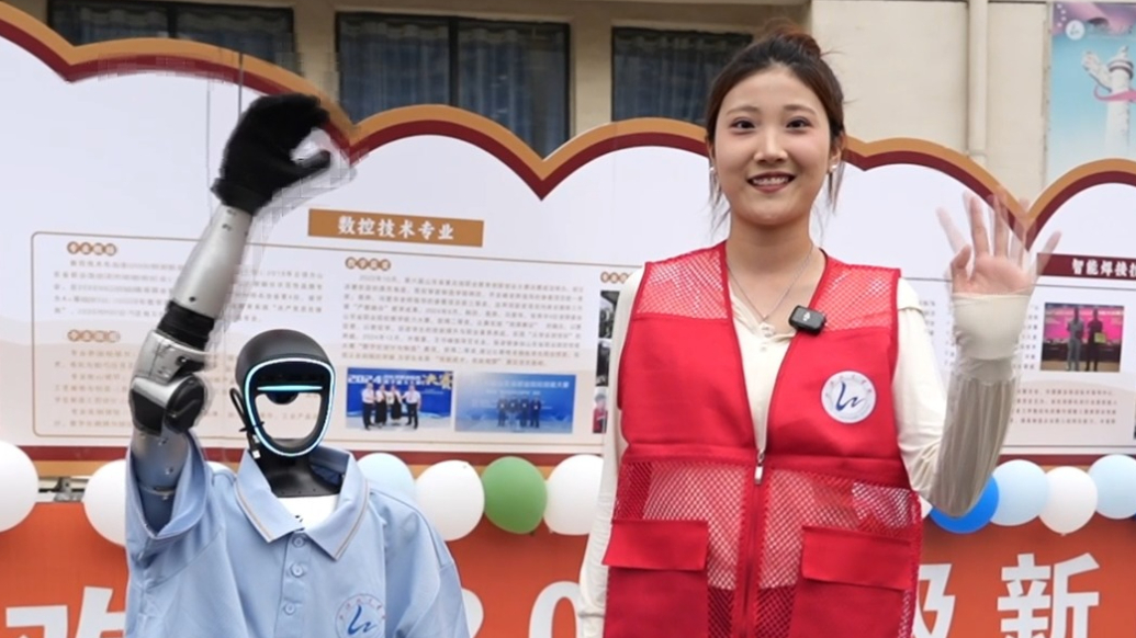 果然视频|临沂职业学院开学啦:“机器人学长”也迎新