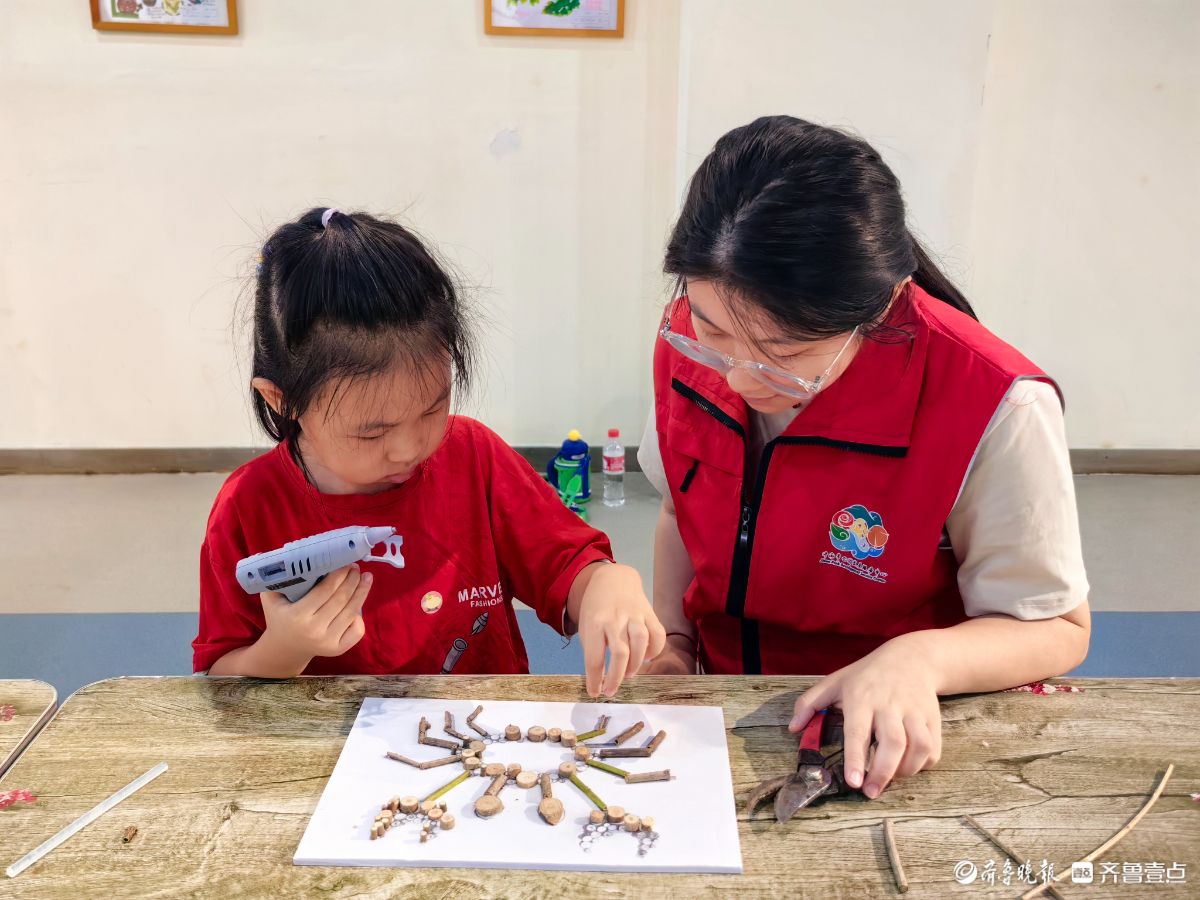 济南森林公园“植物有‘茎’喜”  ，小学生来探秘