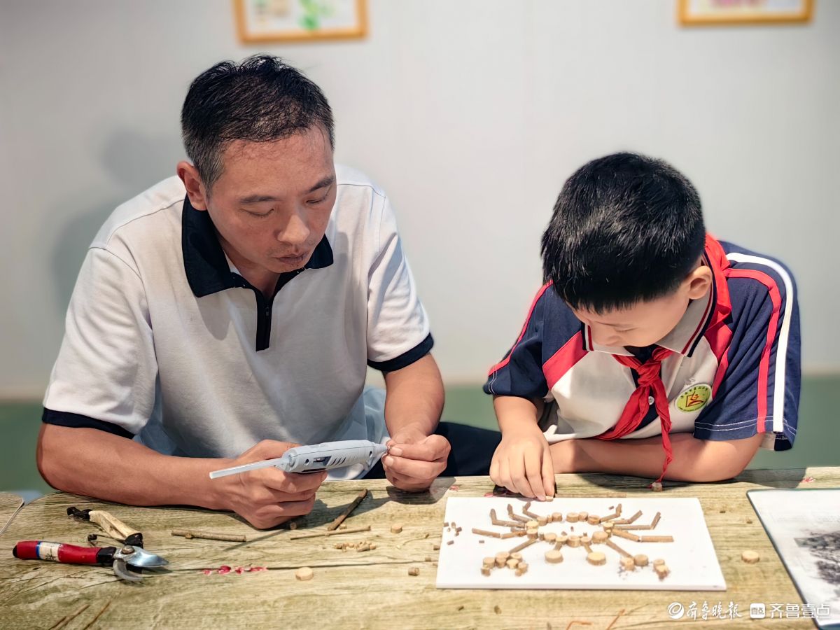 济南森林公园“植物有‘茎’喜”  ，小学生来探秘