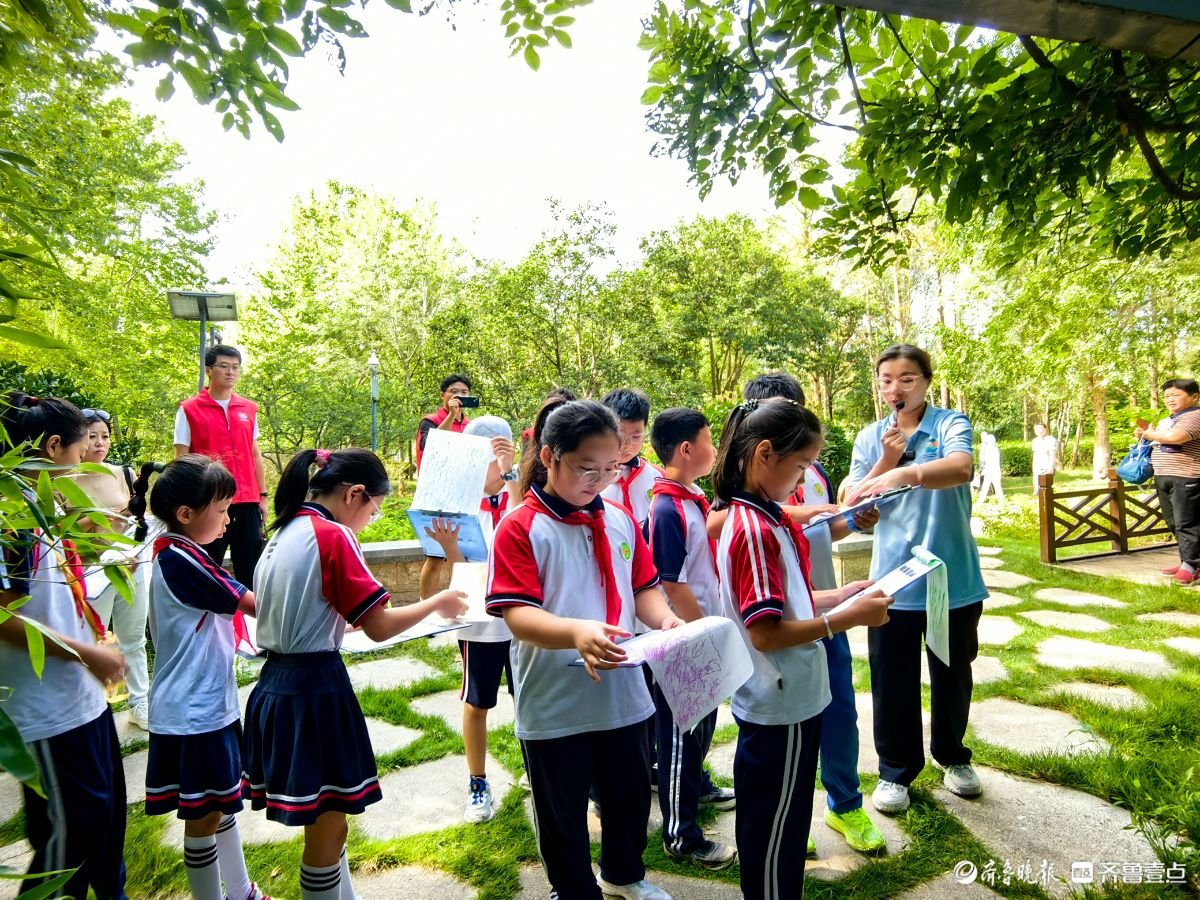济南森林公园“植物有‘茎’喜”  ，小学生来探秘